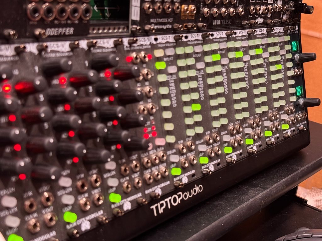 Picture of the sequencer construction set.